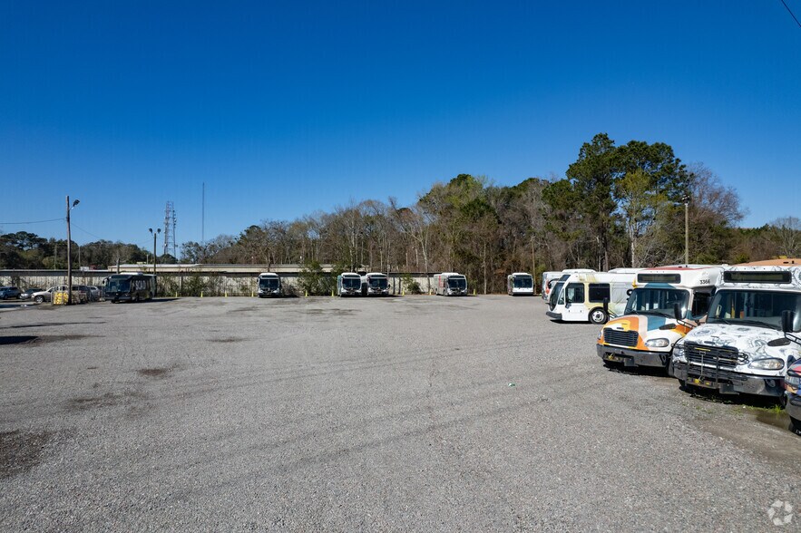 More Photos Of 3920 Ogeechee Rd, Savannah Service For Sale