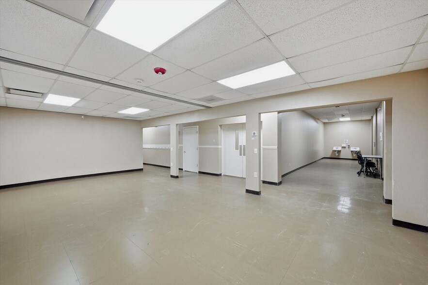 More Photos Of 920 S Heritage Pky, Sherman Specialty For Sale