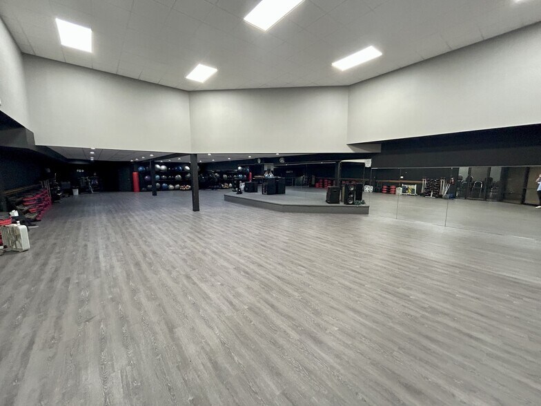 More Photos Of 1917 W Pioneer Pky, Arlington General Retail For Sale