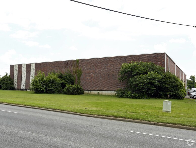 More Photos Of 3569 Air Park St, Memphis Warehouse For Lease