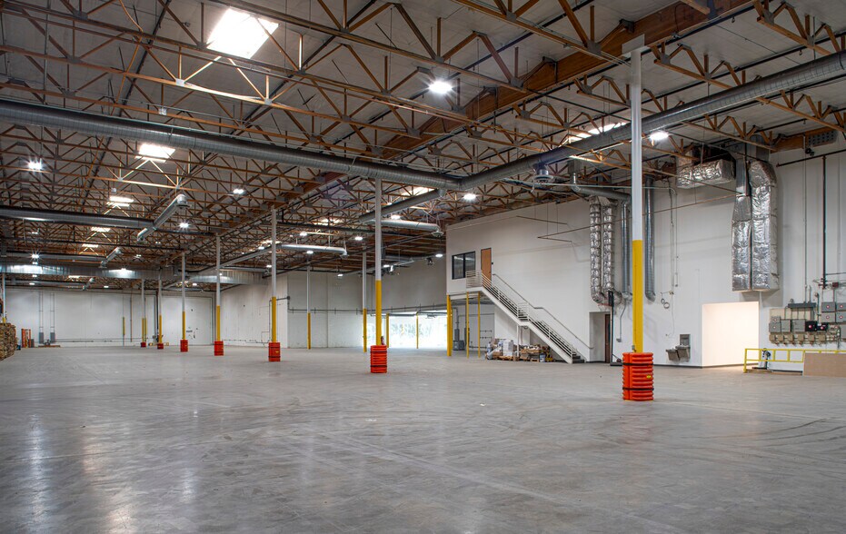 More Photos Of 2280 Ward Ave, Simi Valley Distribution For Lease