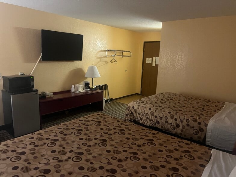 More Photos Of 1700 2nd Ave NW, Stewartville Hotel For Sale
