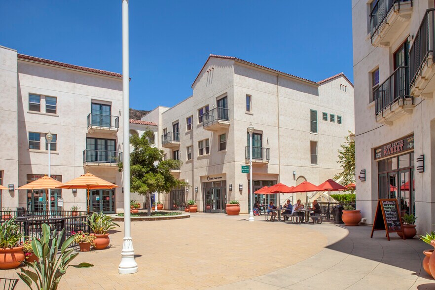 Primary Photo Of 45 Rincon Dr, Camarillo General Retail For Lease