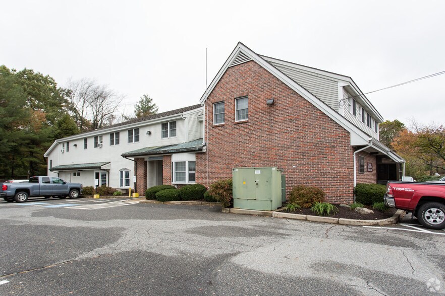 More Photos Of 16 Boston Post Rd, Wayland Office For Lease