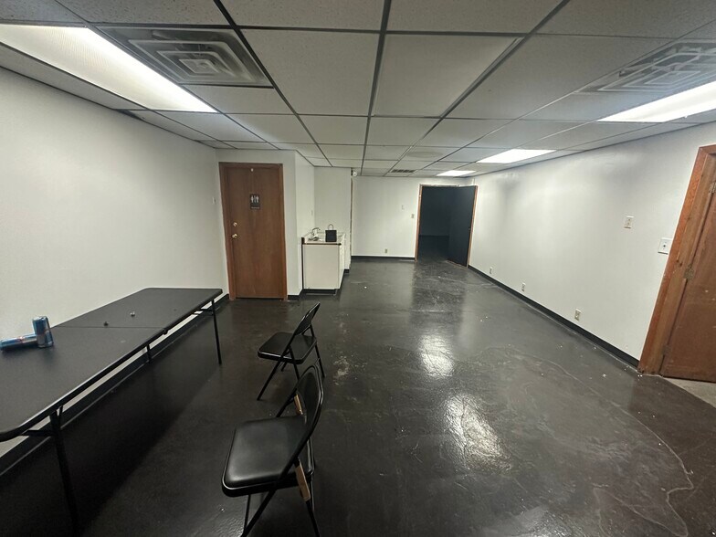 More Photos Of 2250-2266 Military Rd, Tonawanda Warehouse For Lease