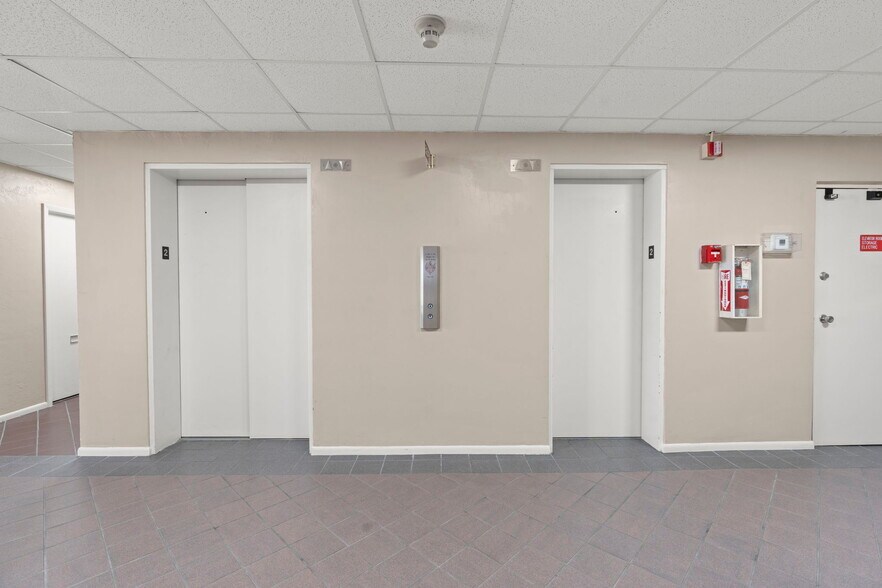 More Photos Of 3949 Evans Ave, Fort Myers Medical For Sale