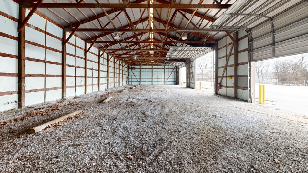 More Photos Of 916 Tonsor Rd, Alton Warehouse For Sale