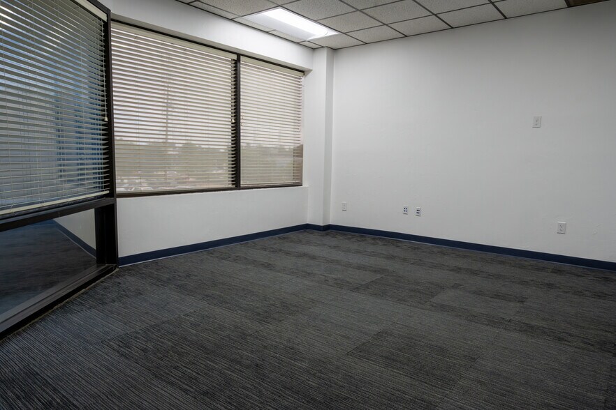 More Photos Of 3434 Truxtun Ave, Bakersfield Office For Lease
