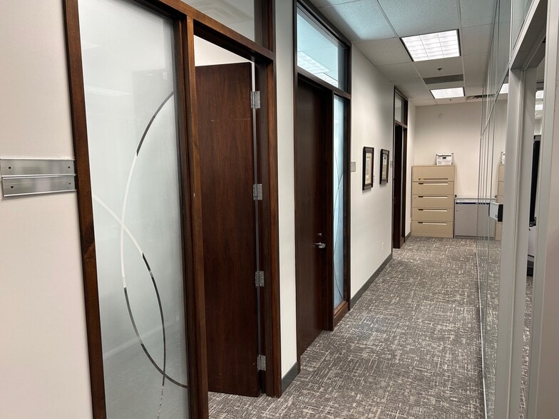 More Photos Of 2555 Ouellette Av, Windsor Office For Lease