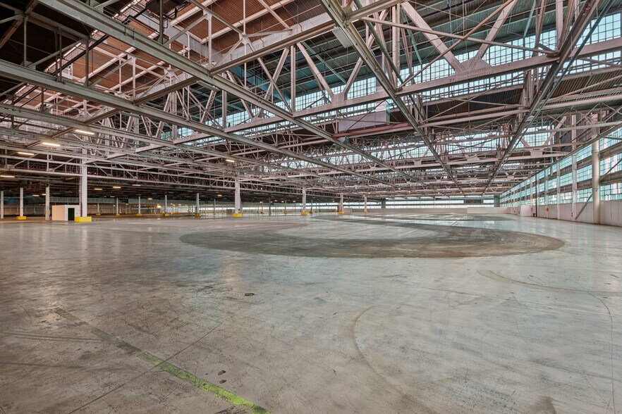 More Photos Of 2800 Eastern Blvd, Middle River Distribution For Lease