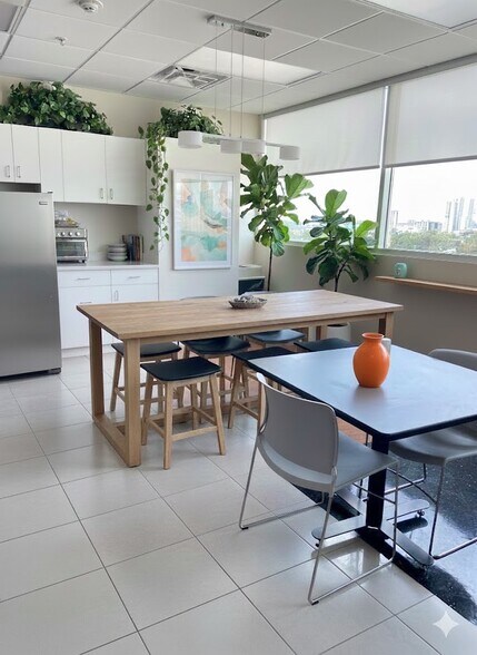 More Photos Of 1990 Main St, Sarasota Loft Creative Space For Lease