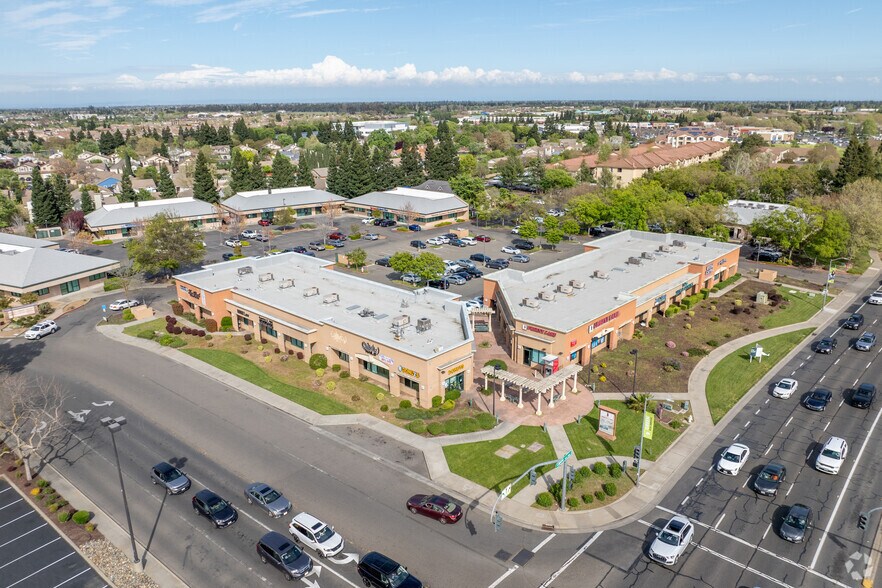 More Photos Of 7811 Laguna Blvd, Elk Grove Freestanding For Lease