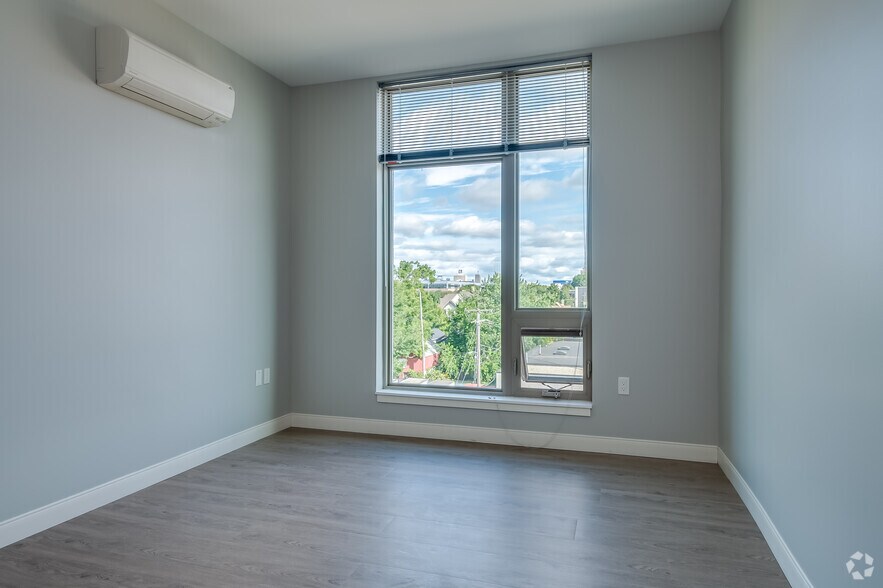 More Photos Of 211 W Mineral St, Milwaukee Apartments For Lease