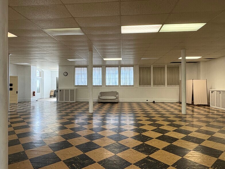 More Photos Of 902 E 1st St, Duluth Office For Sale