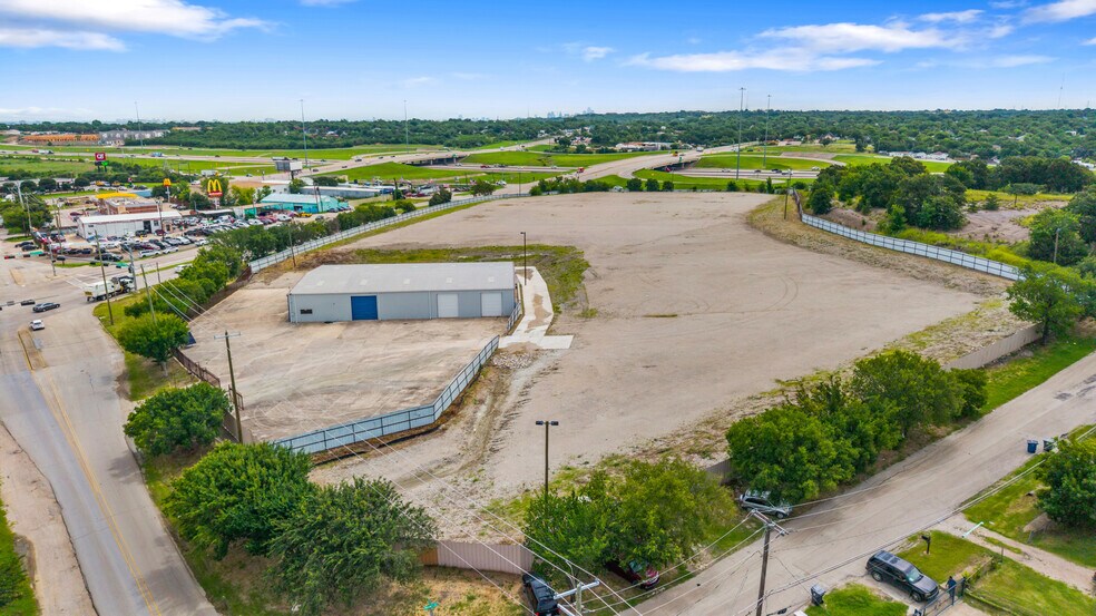 More Photos Of 5956 W Jefferson Blvd, Dallas Distribution For Lease