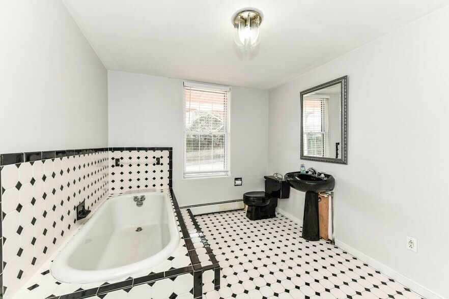 More Photos Of 173 Main St, Stanardsville Flex For Sale