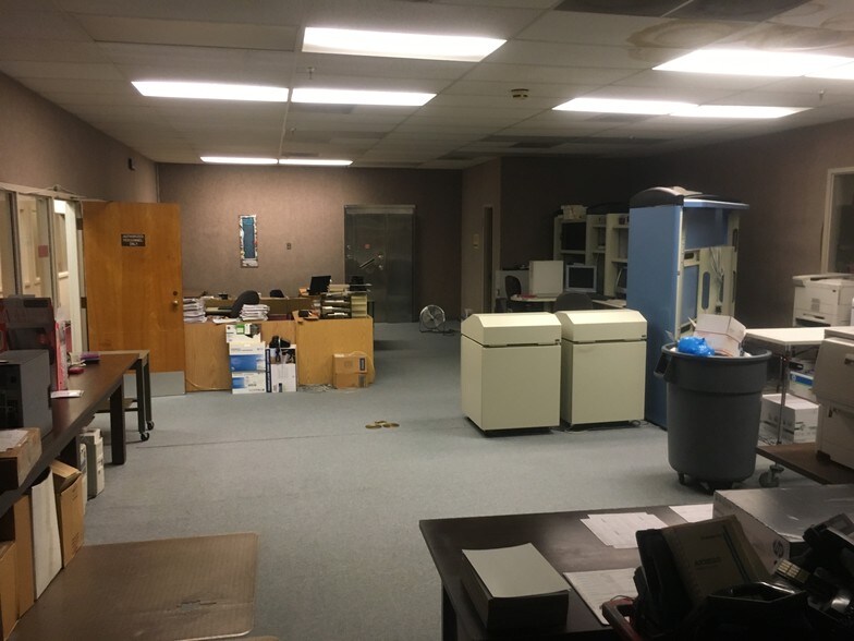 More Photos Of 3600 Regal Blvd, Memphis Showroom For Lease