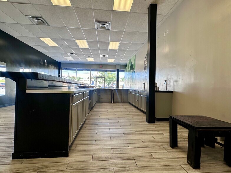 More Photos Of 8142 Shin Oak Dr, San Antonio Unknown For Lease
