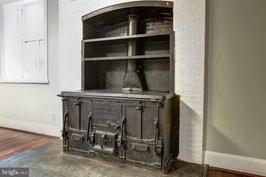 More Photos Of 10 W Madison St, Baltimore Office For Sale