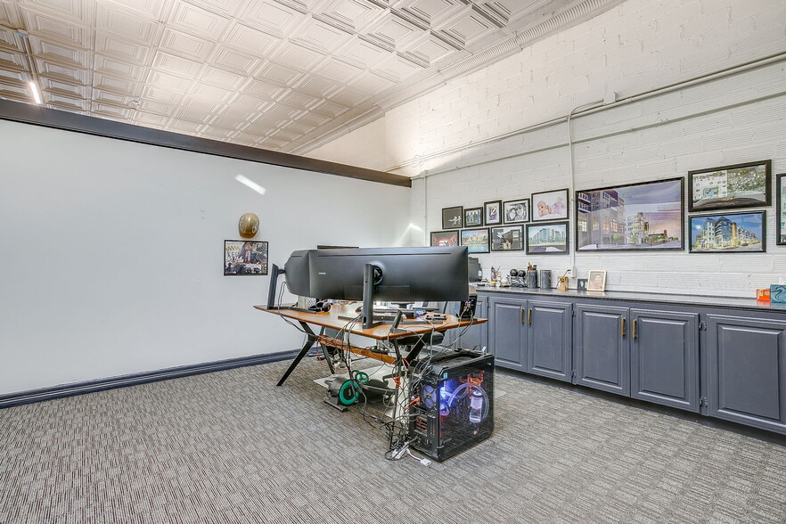 More Photos Of 215-219 S Main St, Fort Worth Storefront Retail Office For Lease