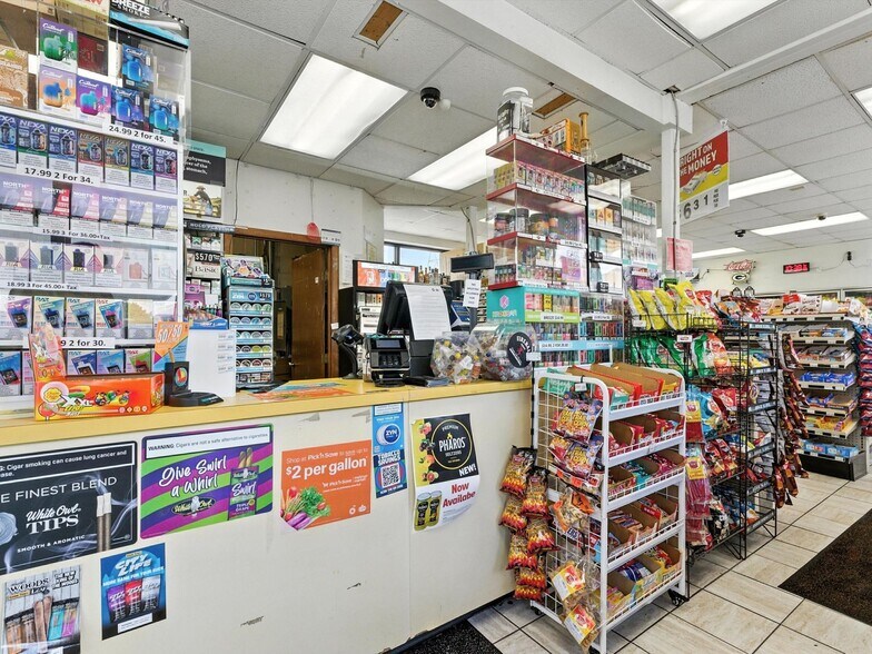 More Photos Of 2115 Main St, Green Bay Service Station For Sale