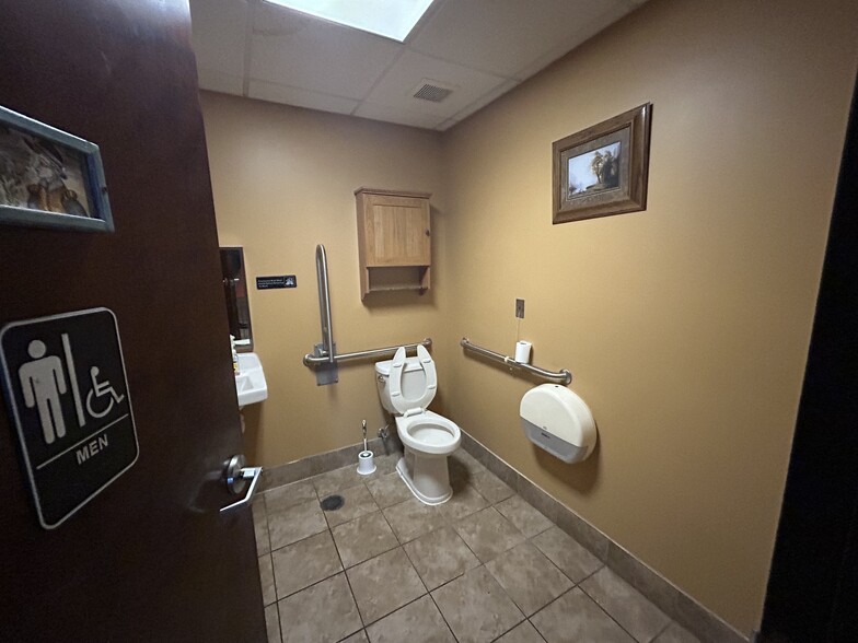 More Photos Of 230 Roosevelt Dr, Monroe Freestanding For Lease