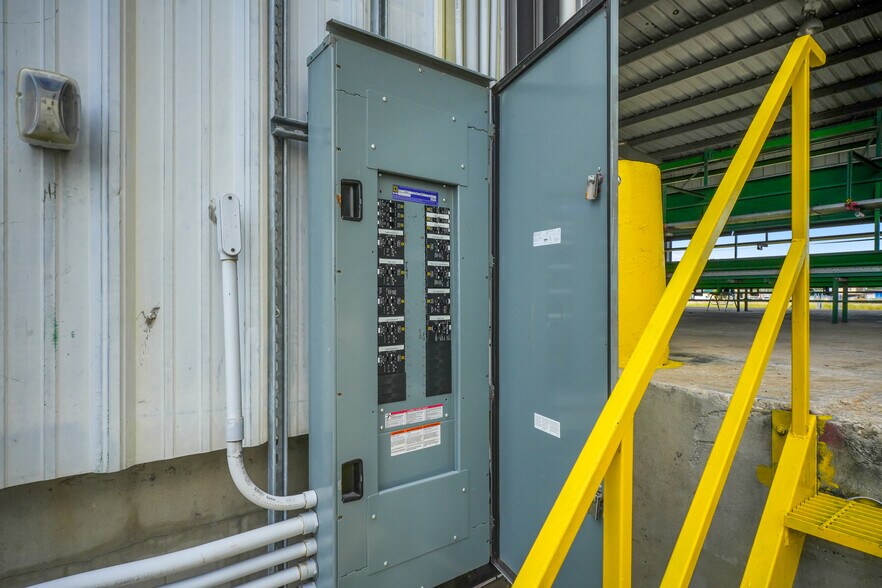 More Photos Of 901 NW 9th St, Belle Glade Refrigeration Cold Storage For Sale