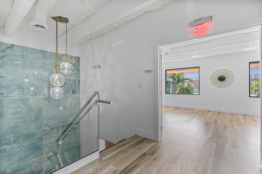 More Photos Of 2075-2129 W 76th St, Hialeah Showroom For Lease