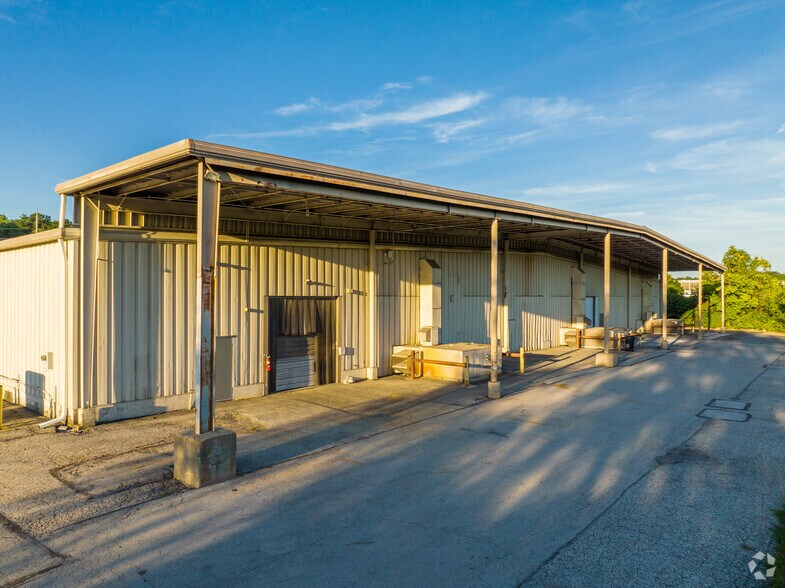 More Photos Of 13850 Manchester Rd, Manchester Freestanding For Lease