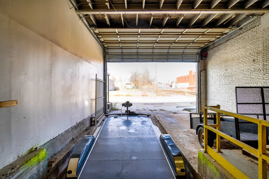 More Photos Of 8 NW 8th St, Oklahoma City Light Manufacturing For Lease