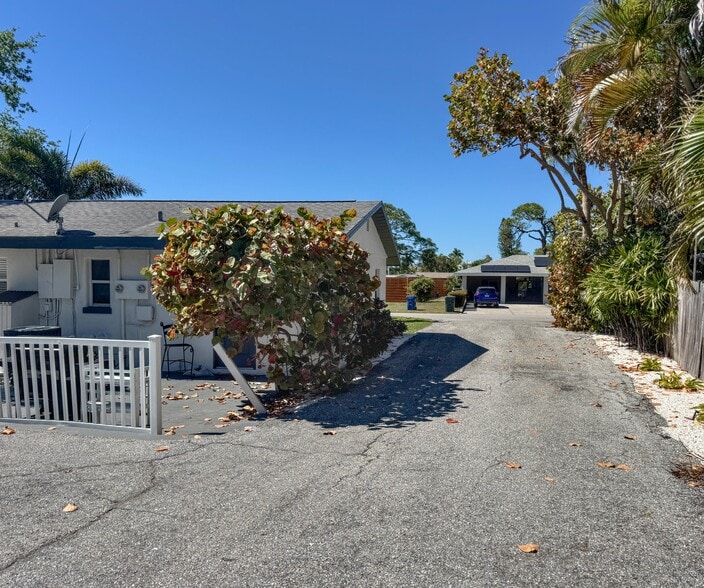 More Photos Of 1630 Redwood St, Sarasota Apartments For Sale