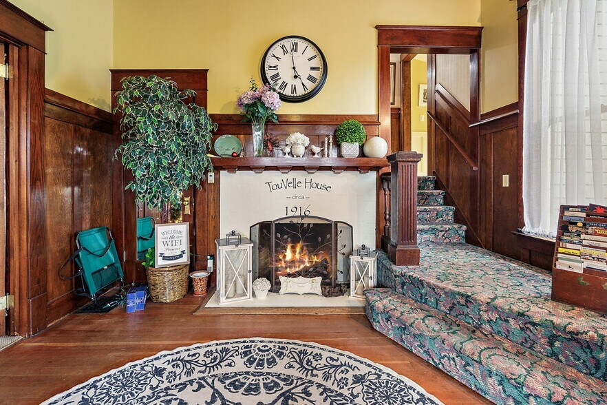 More Photos Of 455 N Oregon St, Jacksonville Hospitality For Sale