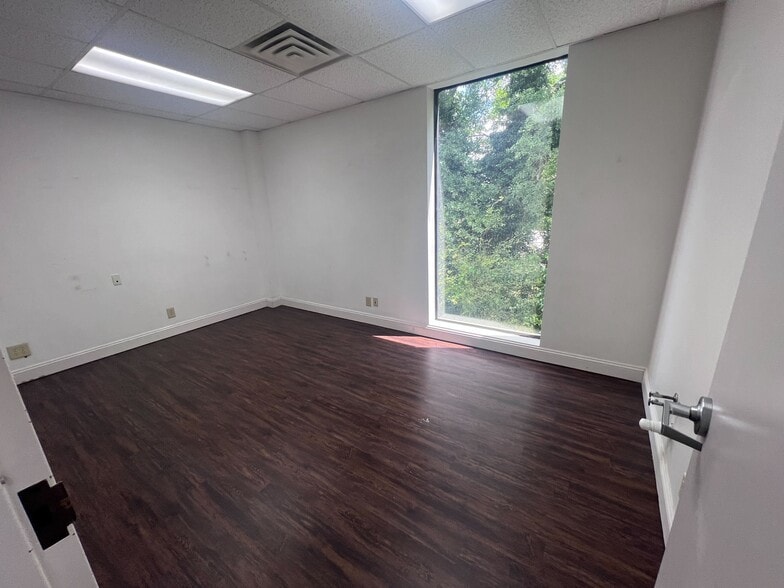 More Photos Of 138 Park Ave, Winder Medical For Lease
