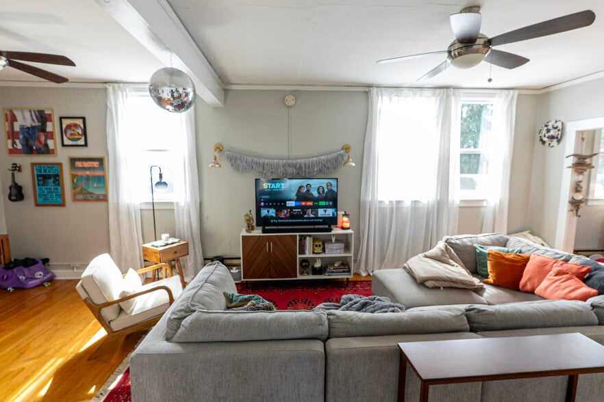 More Photos Of , Tacoma Multifamily For Sale