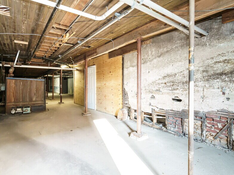 More Photos Of 201 Chatham St, Sanford Office Residential For Sale