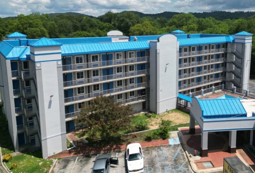 More Photos Of 5101 Messer Airport Hwy, Birmingham Hotel For Sale