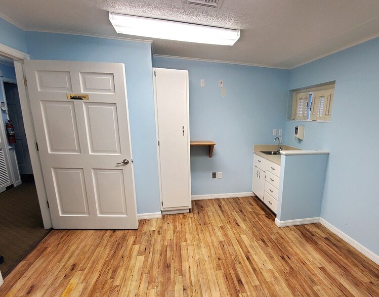 More Photos Of 1107 S Myrtle Ave, Clearwater Medical For Sale