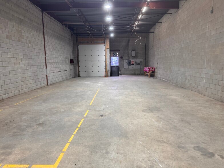 More Photos Of 1707 Sismet Rd, Mississauga Service For Lease