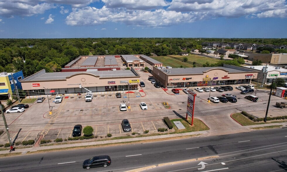 More Photos Of 9441 Cullen Blvd, Houston Unknown For Lease