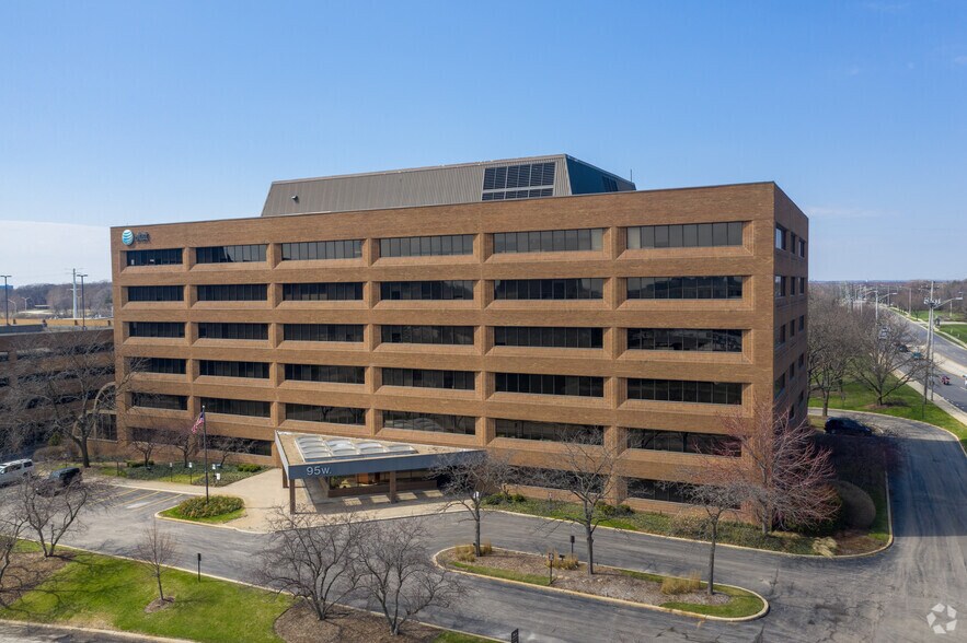More Photos Of 95 W Algonquin Rd, Arlington Heights Office For Lease