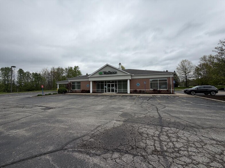 More Photos Of 7075 Aurora Rd, Aurora Bank For Sale