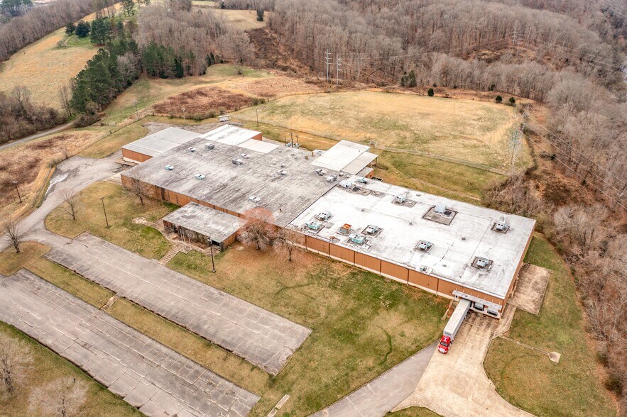 Primary Photo Of 200 Universal Dr, Centerville Distribution For Lease