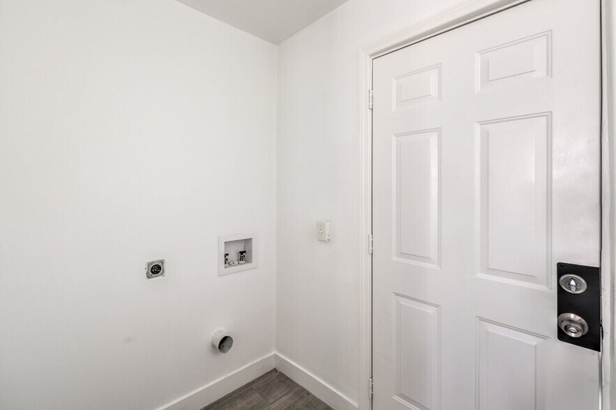 More Photos Of 119 W New York Ave, Las Vegas Apartments For Sale