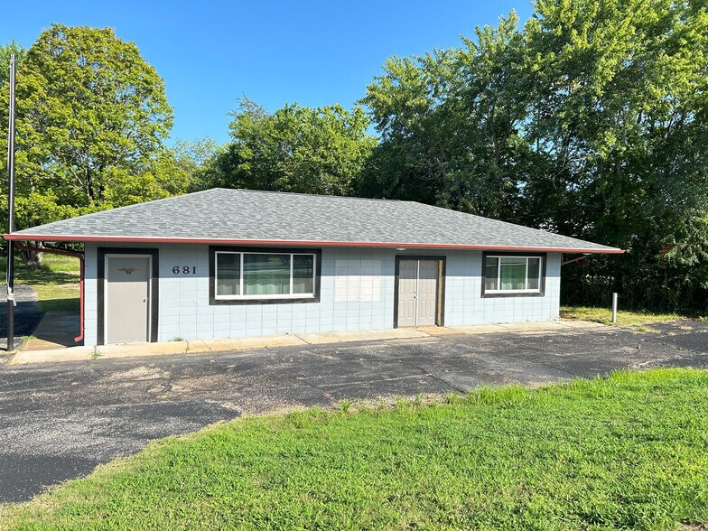 More Photos Of 681 Ash Flat Dr, Ash Flat Restaurant For Sale