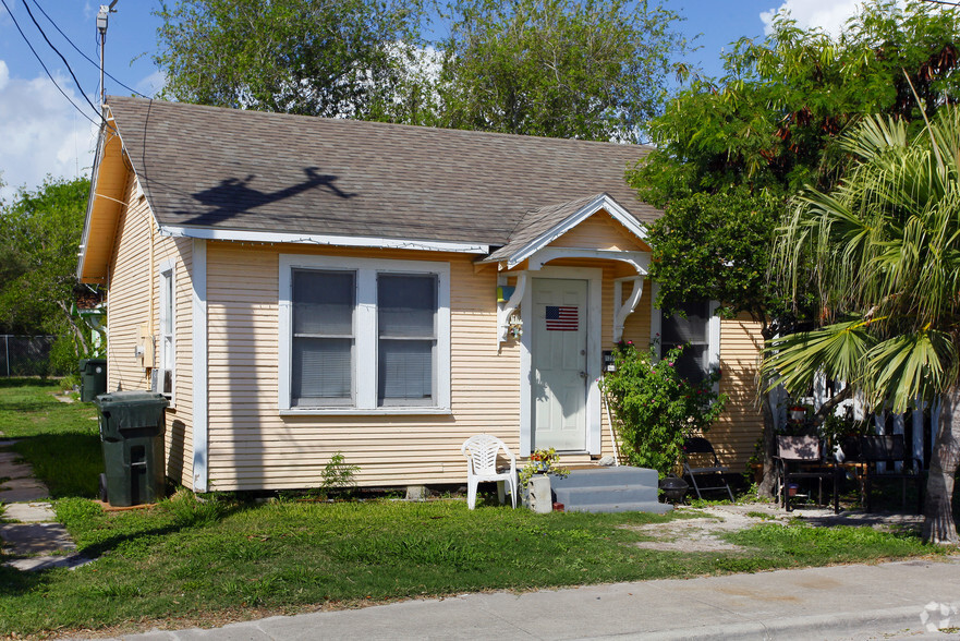 Primary Photo Of 1221-1227B Fifth St, Corpus Christi Apartments For Sale