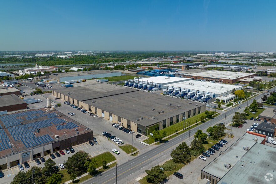 More Photos Of 290 Humberline Dr, Toronto Warehouse For Lease