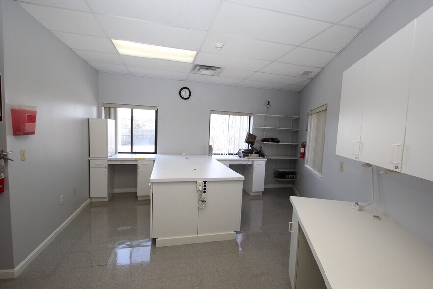 More Photos Of 87 Main St, North Reading Light Manufacturing For Sale