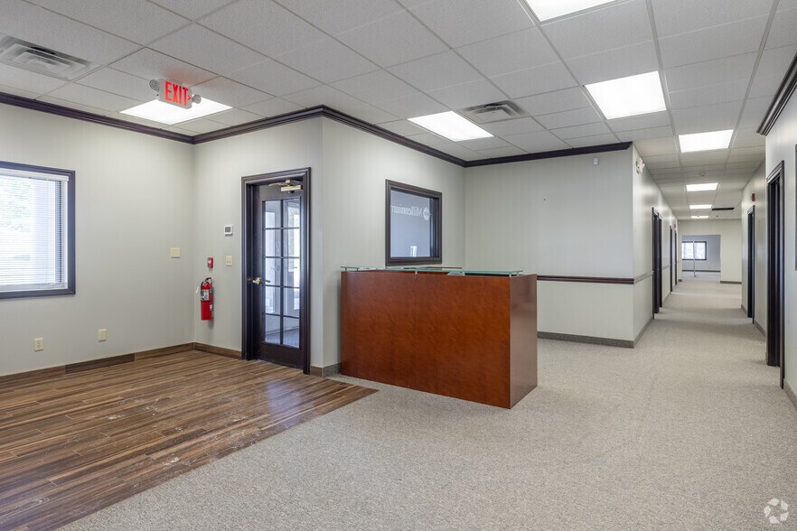 More Photos Of 85 Executive Pky, Hudson Unknown For Lease