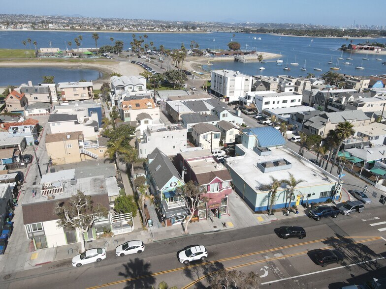 More Photos Of 3719 Mission Blvd, San Diego Freestanding For Sale