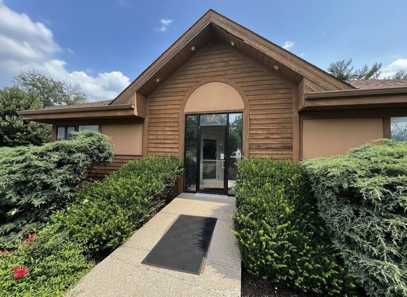 More Photos Of 1000 Ohio Pike, Cincinnati Office For Lease